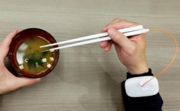 日本研究人员发明一种能增强咸味的电子筷